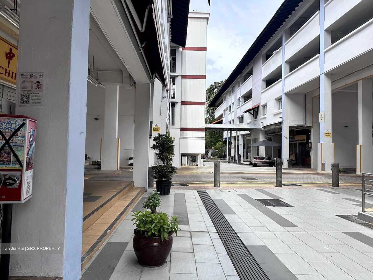 Bedok Reservoir Road (D16), Retail #516507351